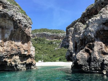 Die Bucht Stiniva auf der Insel Vis