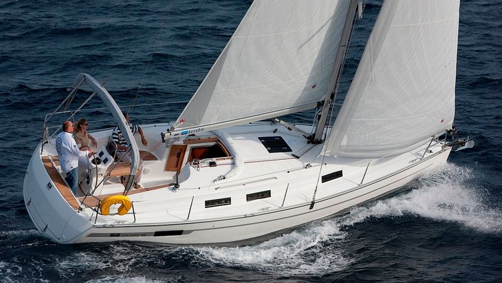 Bavaria_Cruiser_32_InPixio