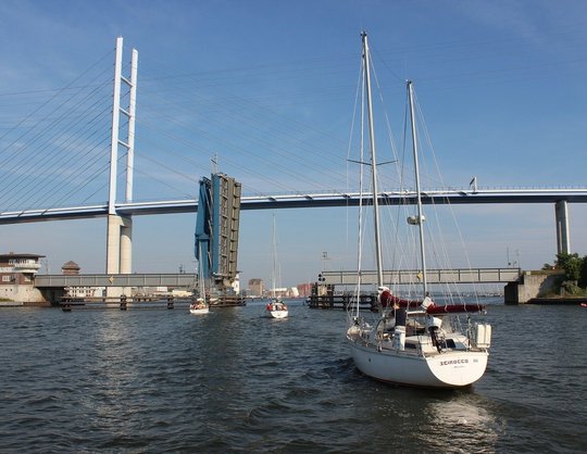 Blick auf die Rügenbrücke bei Stralsund