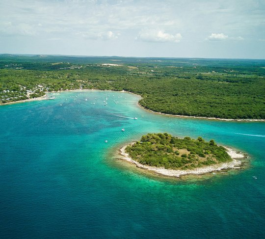 daniel-r-i7KXdoCT1Q0-unsplash