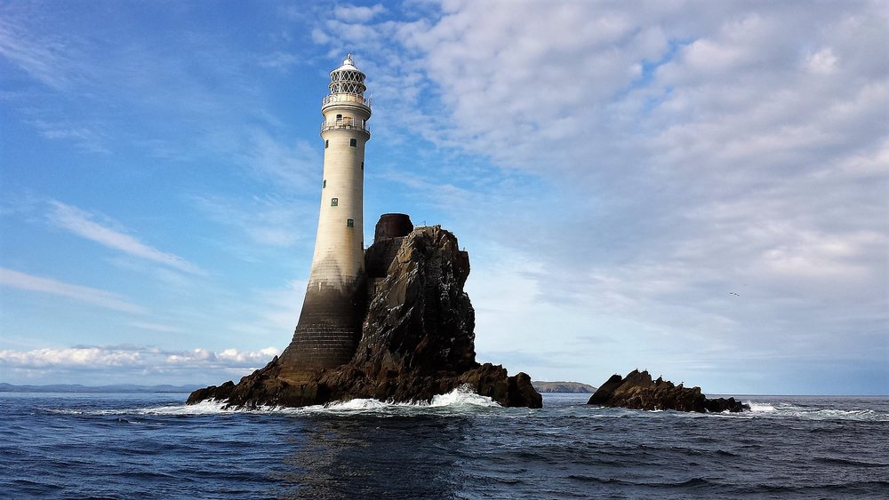lighthouse-934175_1920