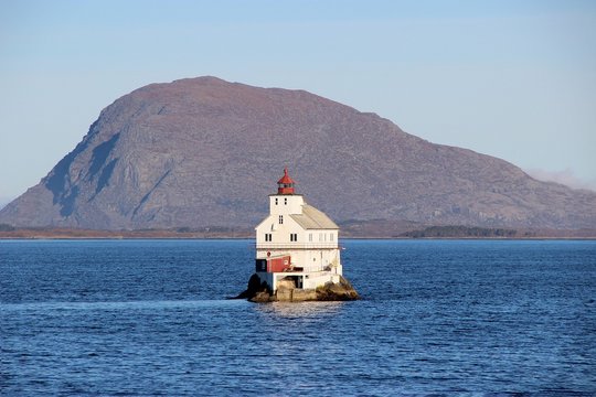 lighthouse-5914807_1280