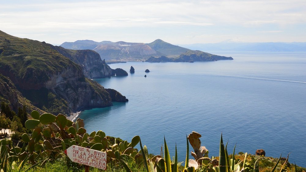 Blick von Lipari nach Vulcano Blick von Lipari nach Vulcano