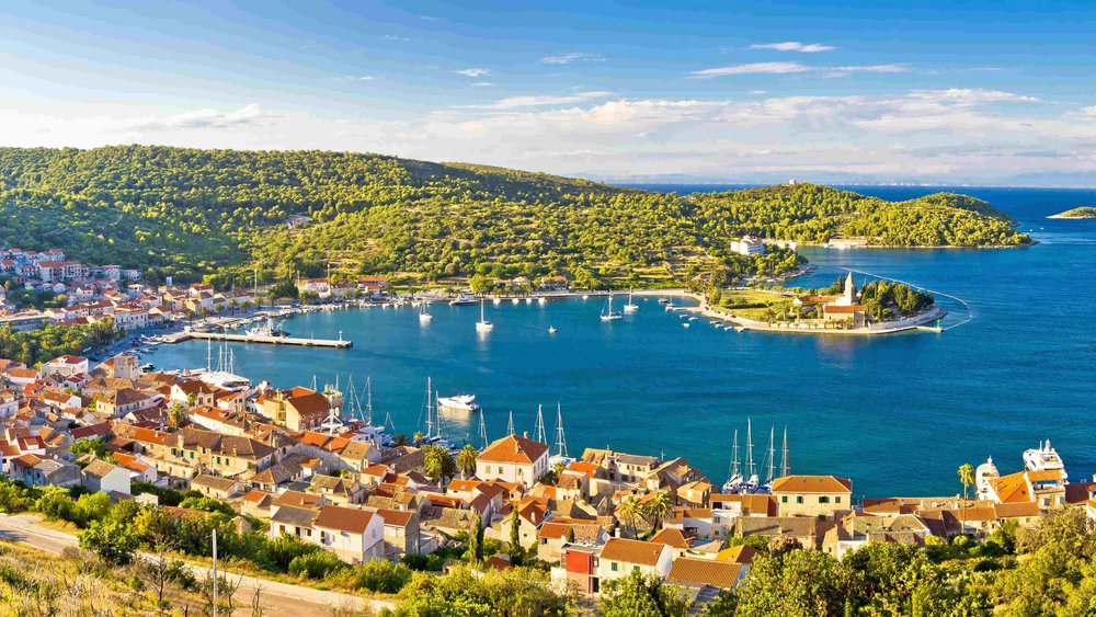 Der Ort Vis auf der gleichnamigen Insel Der Ort Vis auf der gleichnamigen Insel