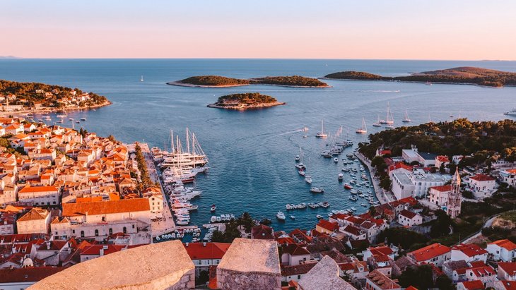 Der Ort Hvar und die Pacleni Inseln