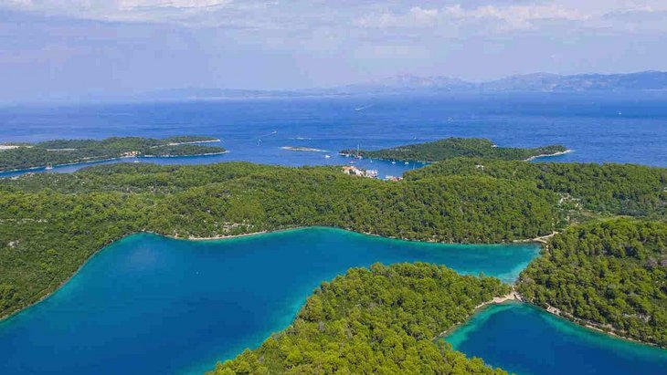 Blick auf Pomena im Norden der Insel Mljet