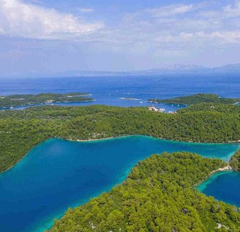 Blick auf Pomena im Norden der Insel Mljet